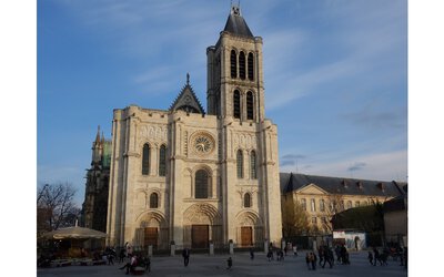 La flèche de la basilique de Saint-Denis...