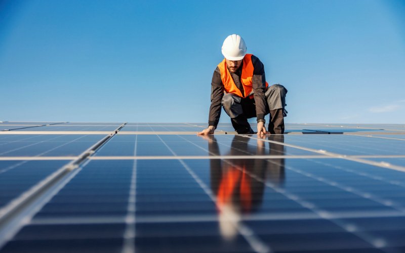 Les panneaux photovoltaïques font-ils baisser la facture d'électricité en 2024 ? - Batiweb