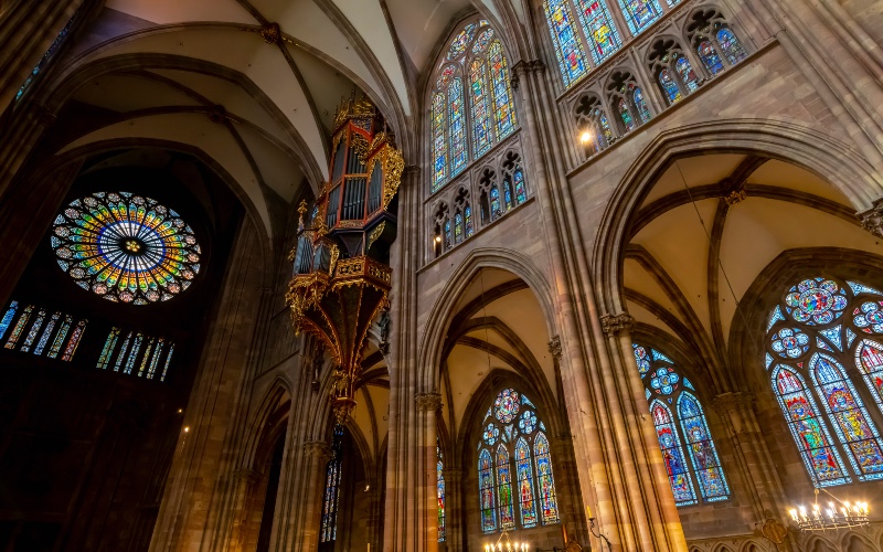 Notre-Dame de Paris : le projet de nouveaux vitraux se précise - Batiweb