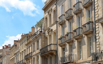 Immobilier ancien : baisse continue mais modérée des...