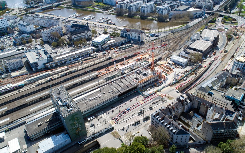 Foncier ferroviaire : la Banque des Territoires et SNCF Immobilier signent un partenariat - Batiweb