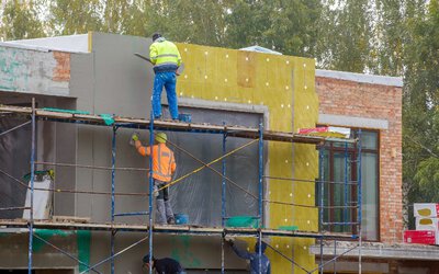 Face à la crise du neuf, le bâtiment se forme...