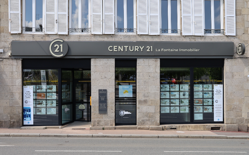 Immobilier ancien : Century 21 retrouve des couleurs - Batiweb