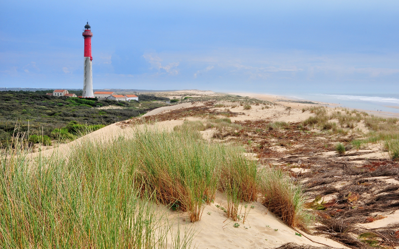 En Charente-Maritime, un phare menacé par l’érosion va être démoli - Batiweb