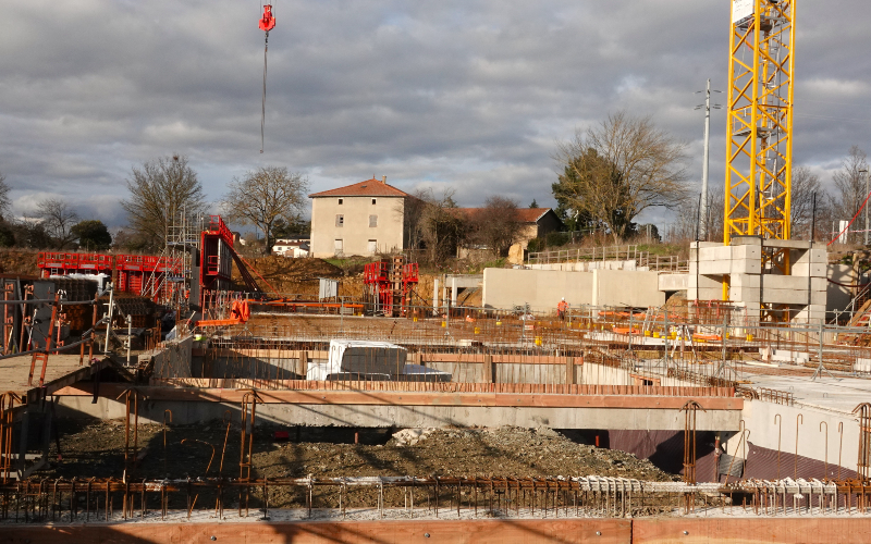 Un groupe scolaire en construction à Dardilly, dans le Rhône - Batiweb