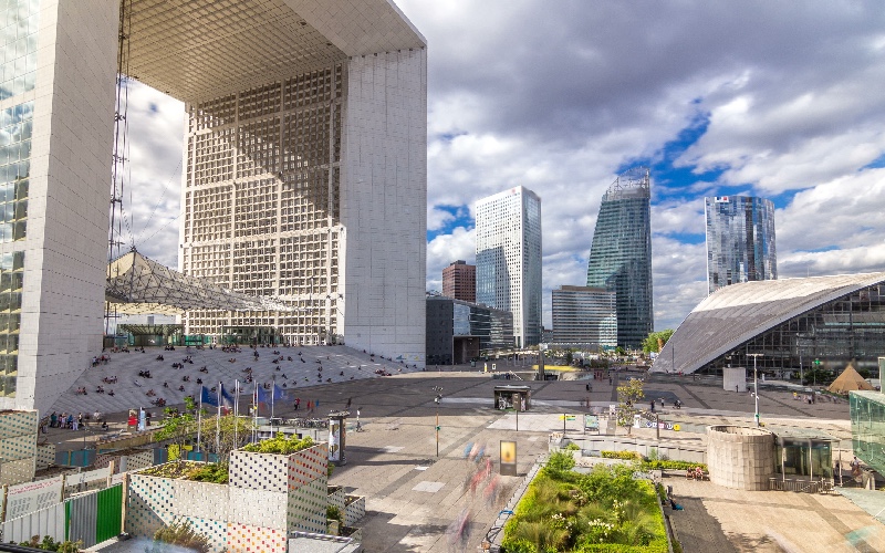 La Défense veut devenir plus qu'un quartier d'affaires, mais un lieu de vie - Batiweb