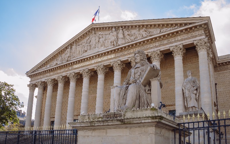 Les députés allègent les règles d'urbanisme pour construire plus vite - Batiweb