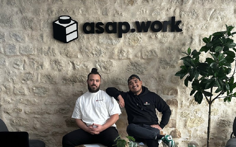 ©asap.work (de gauche à droite : Steve Belkacemi et Mathias Mouats, co-fondateurs d'asap.work)