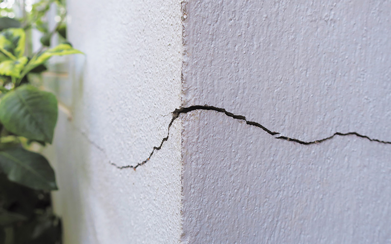 Comment éviter les fissures sur un mur en béton ? - Batiweb