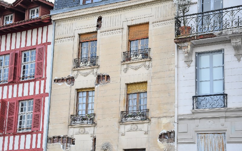 Habitat dégradé : un décret encadre le diagnostic structurel des immeubles - Batiweb