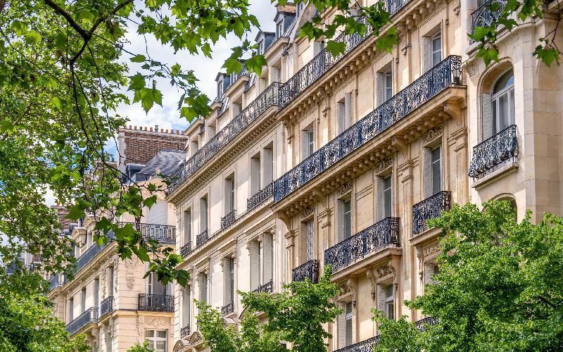 Immobilier résidentiel : un rebond sélectif au 1er semestre 2025 - Batiweb