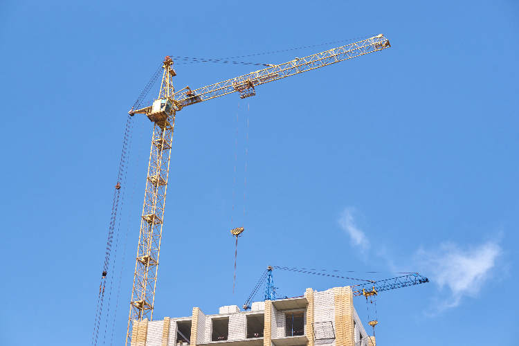 Coûts de revient : augmentation pour la location des grues à tour - Batiweb