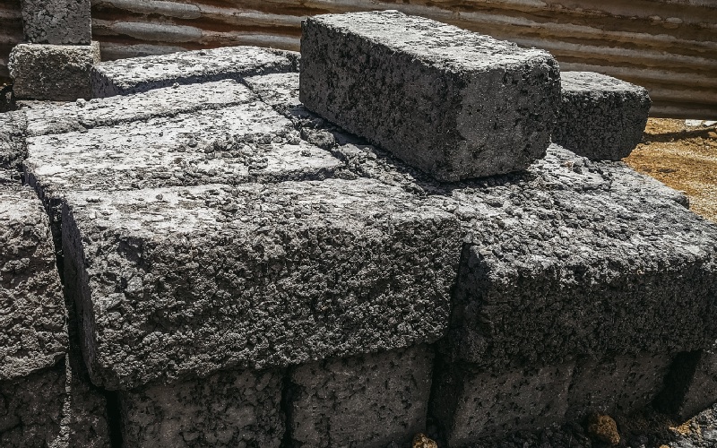 Des niveaux historiquement bas pour les matériaux de construction en 2025 - Batiweb