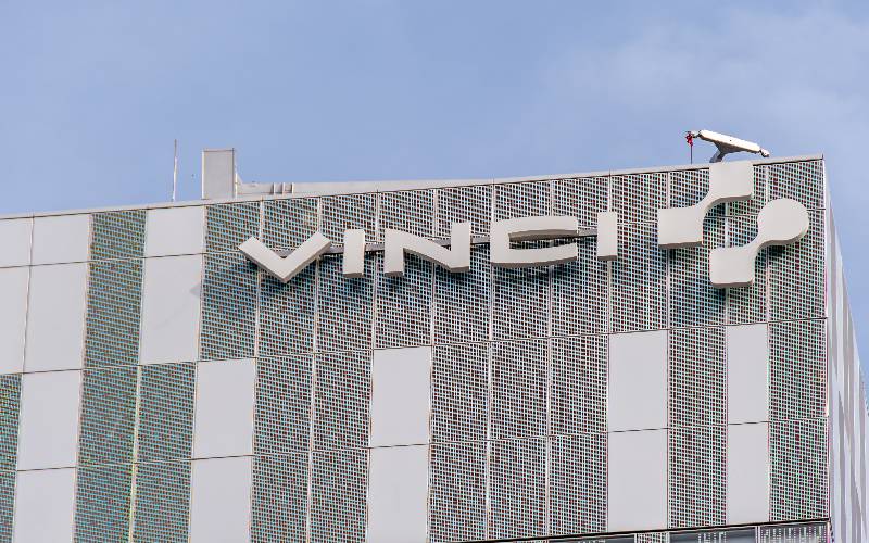 Vinci publie des résultats records pour 2025 et voit ses actions bondir - Batiweb