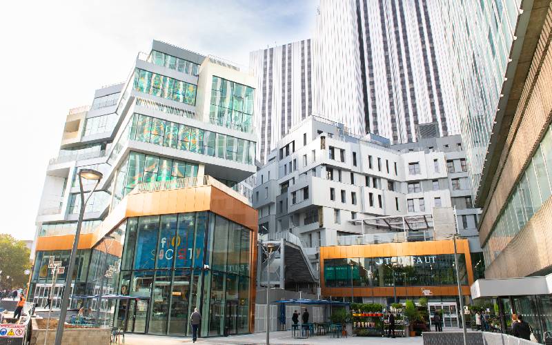 Quand les centres commerciaux veulent recomposer des morceaux de ville - Batiweb