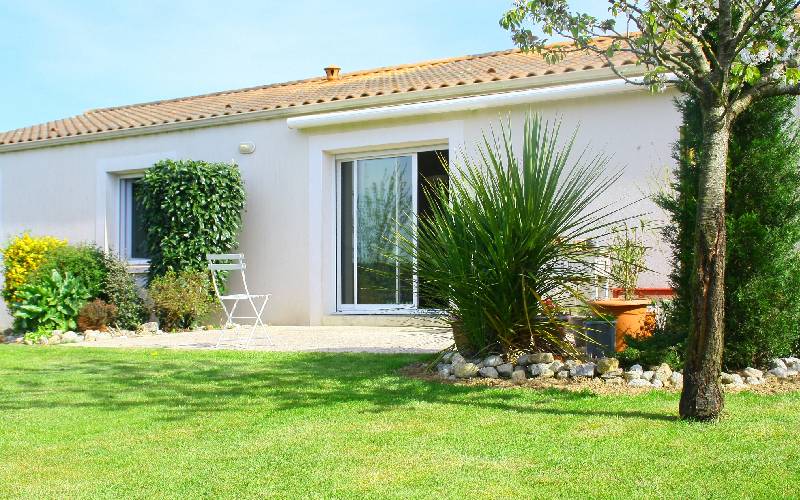 Jardin : de l'espace de détente à la corvée d’entretien ? - Batiweb