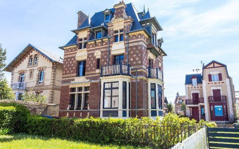 Roto et Armen renforcent les ferrures de menuiseries contre la corrosion saline - Batiweb
