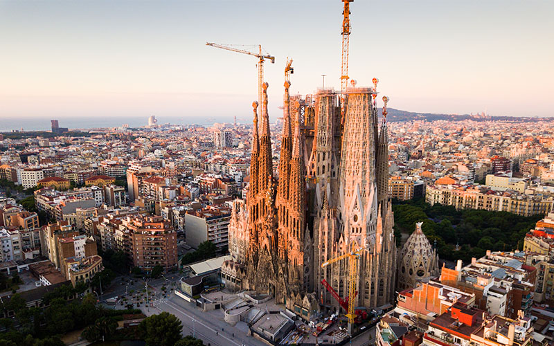 Sagrada Família : à 172,5 mètres, le chantier le plus célèbre du monde entre dans une nouvelle ère - Batiweb