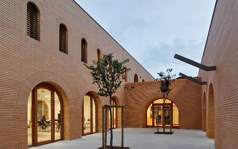 Toulouse : Passelac & Roques signe une maison de quartier contemporaine - Batiweb