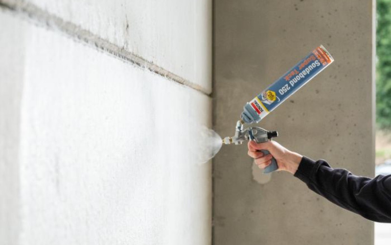 Soudal lance sa gamme de colles pulvérisables Click & Spray - Batiweb