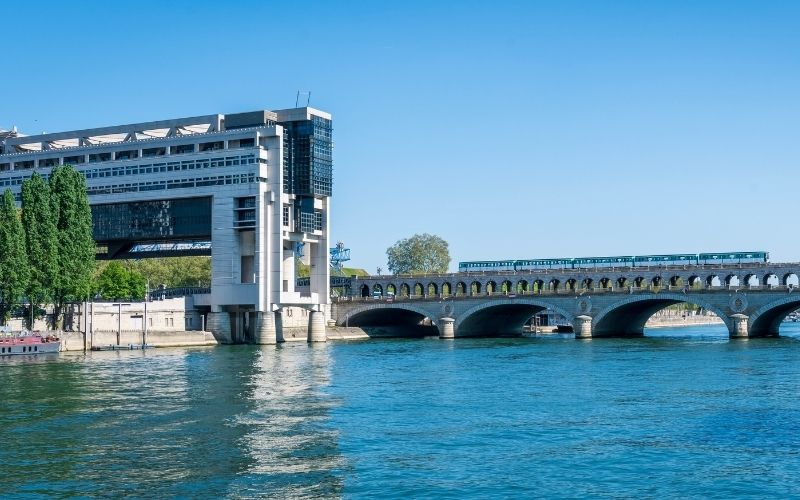 Siège du ministère de l'Économie et des Finances, auquel est rattachée la DGCCRF. - Batiweb