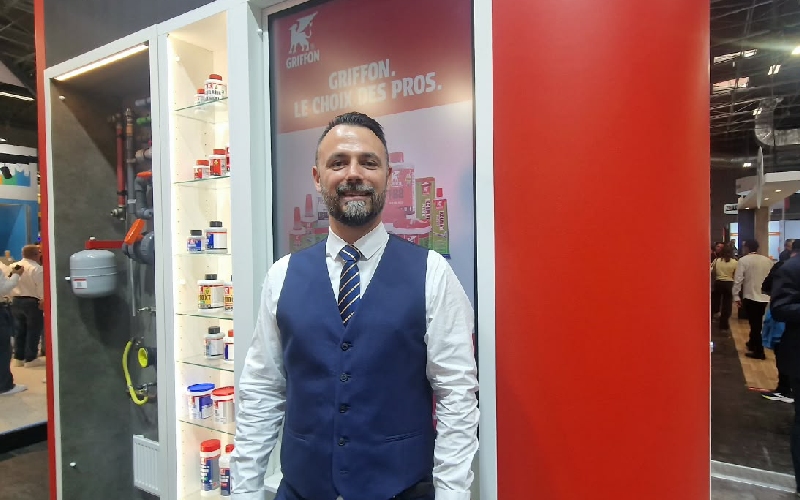 Julien Anselmo, directeur de Griffon France, au salon Batimat du Paris Builders Show ©Virginie Kroun - Batiweb