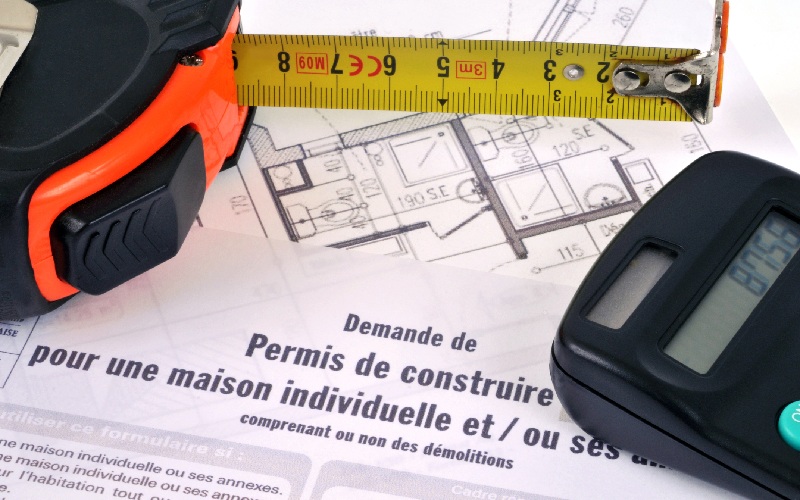 En août, les permis de construire reculent, les chantiers progressent - Batiweb