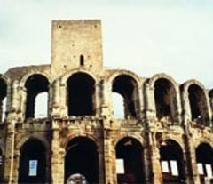 À Arles, les maçons se font Romains pour sauver les arènes - Batiweb