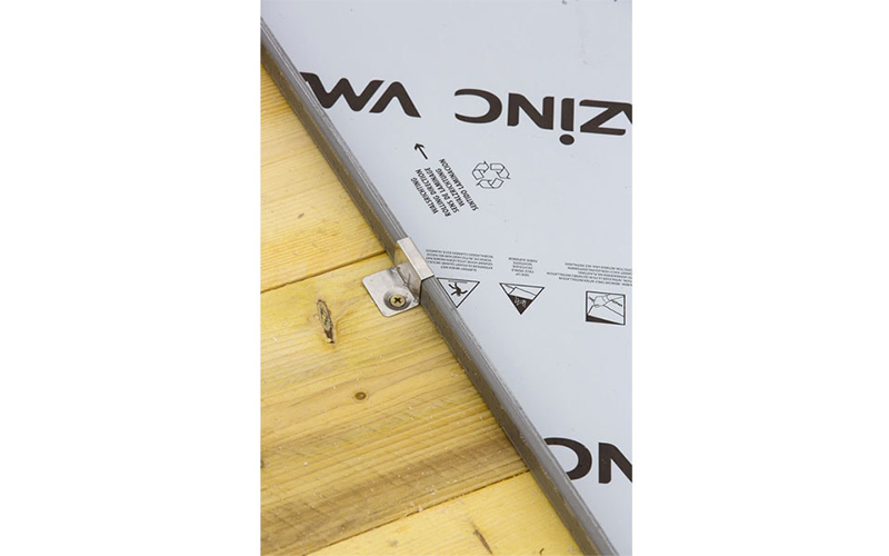 Pattes monovis VMZINC, système de fixation pour Joint debout en zinc - Batiweb