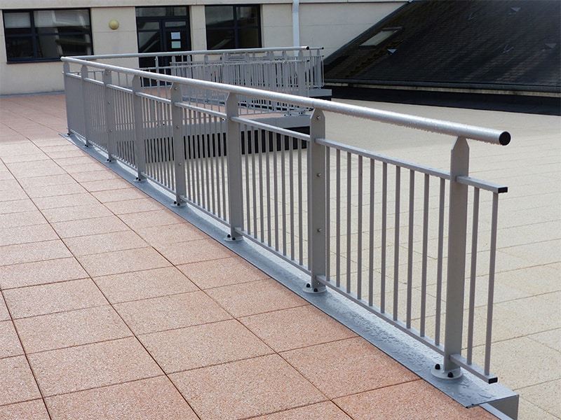 Système de garde-corps pour toiture-terrasse accessible et balcon - Lotentic - Batiweb