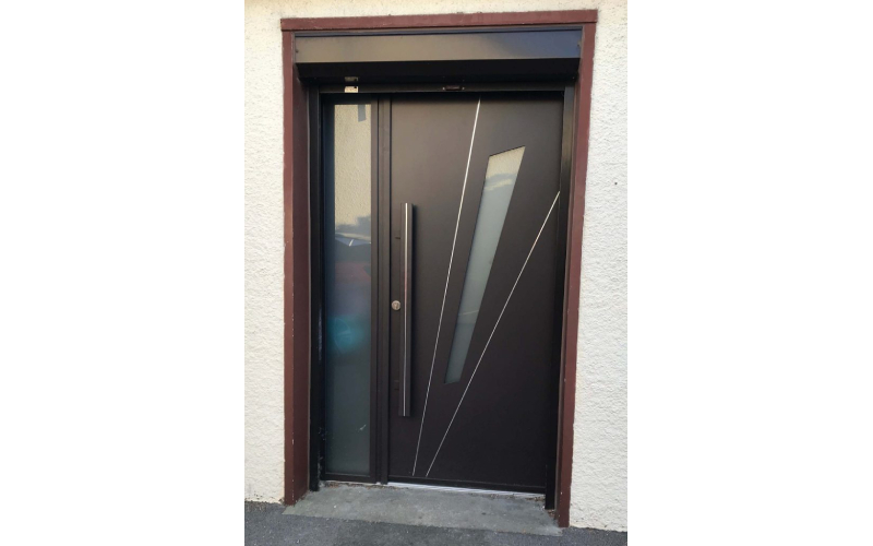 Porte d'entrée extérieure en aluminium modèle FUSEAU de K-LINE - Batiweb
