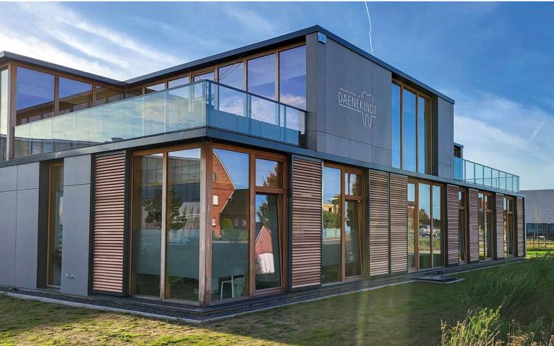 DucoSlide LuxFrame | Brise-soleil à panneaux coulissants - Batiweb