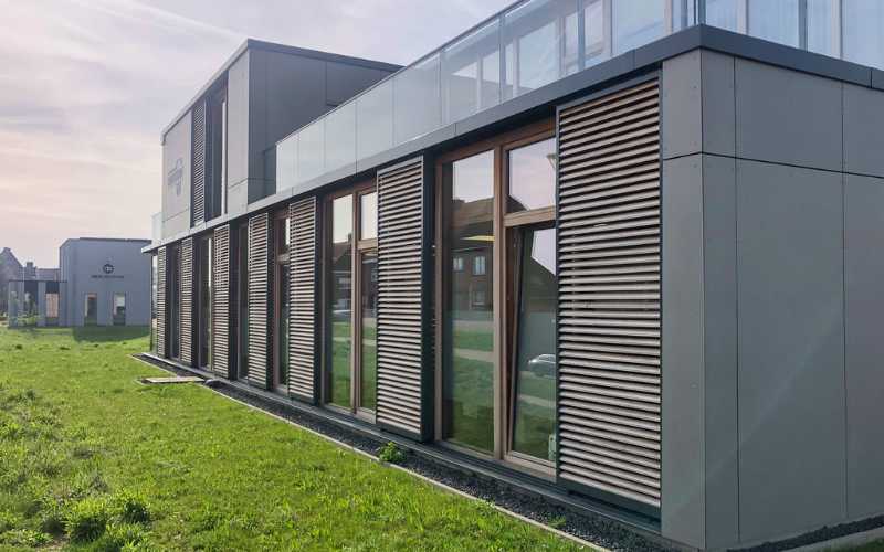 DucoSlide Wood | Le volet coulissant ou fixe à lame bois Red Cedar - Batiweb