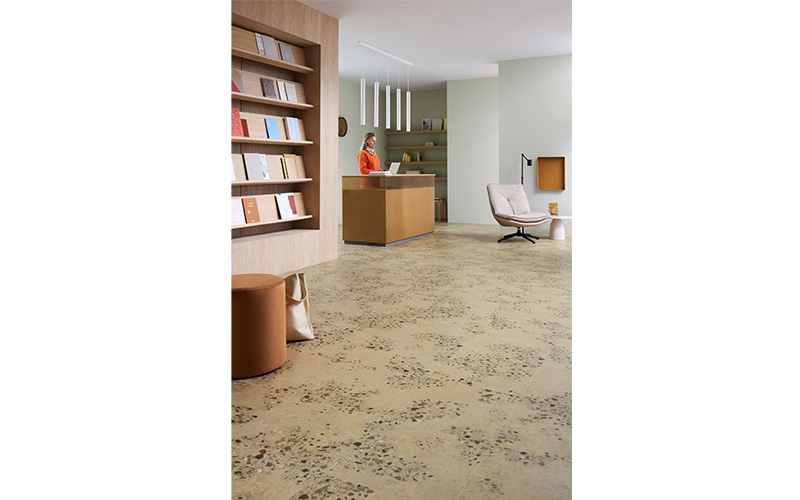 Allura decibel : sol en lames et dalles LVT acoustique à poisser - Batiweb