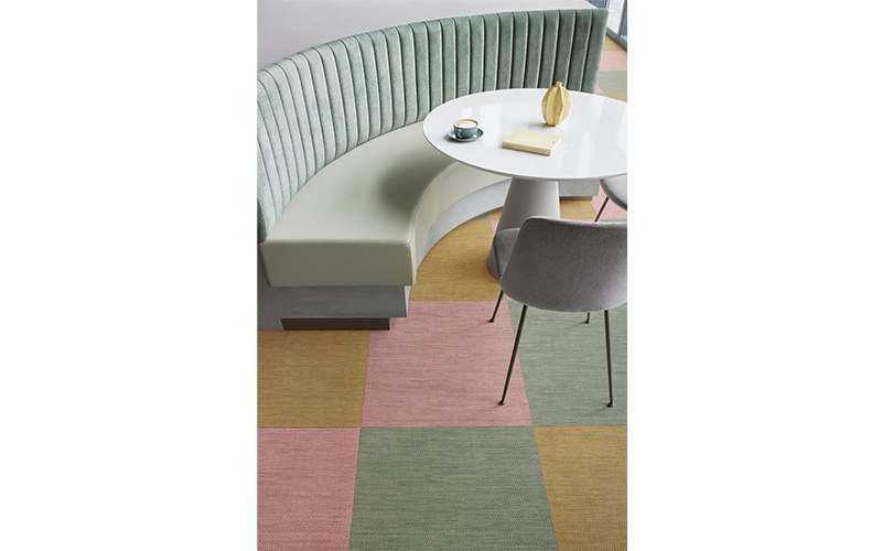 Allura decibel : sol en lames et dalles LVT acoustique à poisser - Batiweb