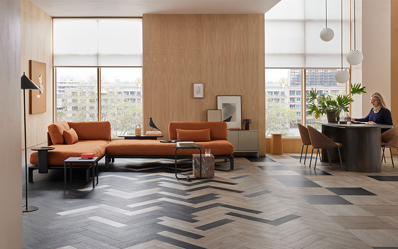 Allura decibel : sol en lames et dalles LVT acoustique à poisser - Batiweb