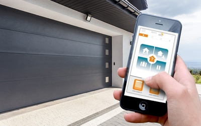 DAKO Smart Connect, le système de contrôle des portes de garage et des volets roulants