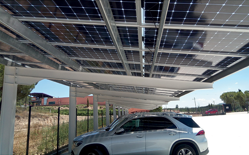 CARPORT PHOTOVOLTAIQUE : Abri voiture avec panneaux solaires pour économies d'énergie - Batiweb