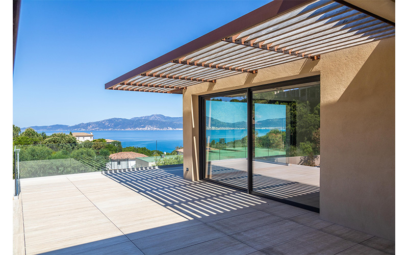 Brise soleil fixe - lames alu ou bois - Batiweb