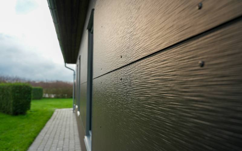 Une écriture de façade en béton brossé - Batiweb