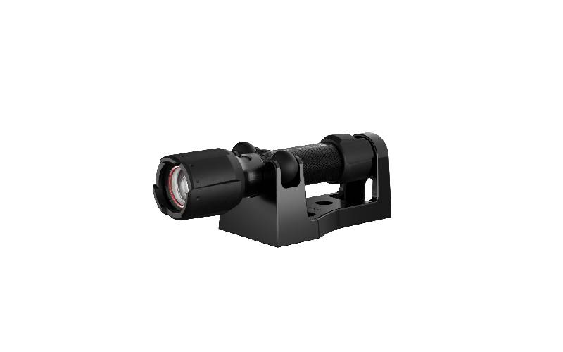 Lampe torche LED rechargeable P5R PRO : robuste, avec lumière blanche naturelle - Batiweb