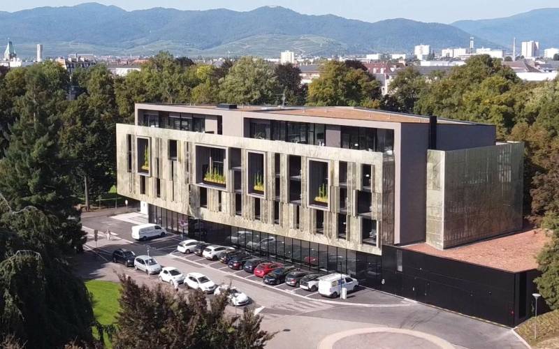 DucoSlide QuadraFold | Brise-soleil à panneaux pliants - Batiweb