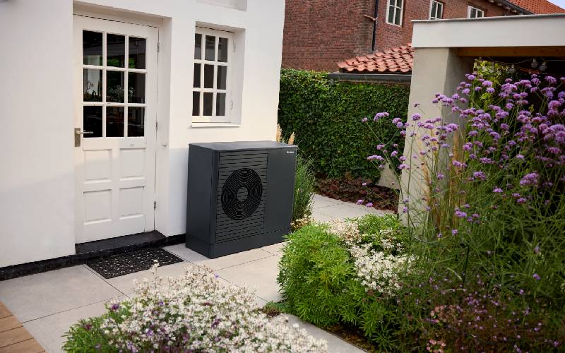 aroTHERM pro : la référence Vaillant sans contrainte d’espace - Batiweb