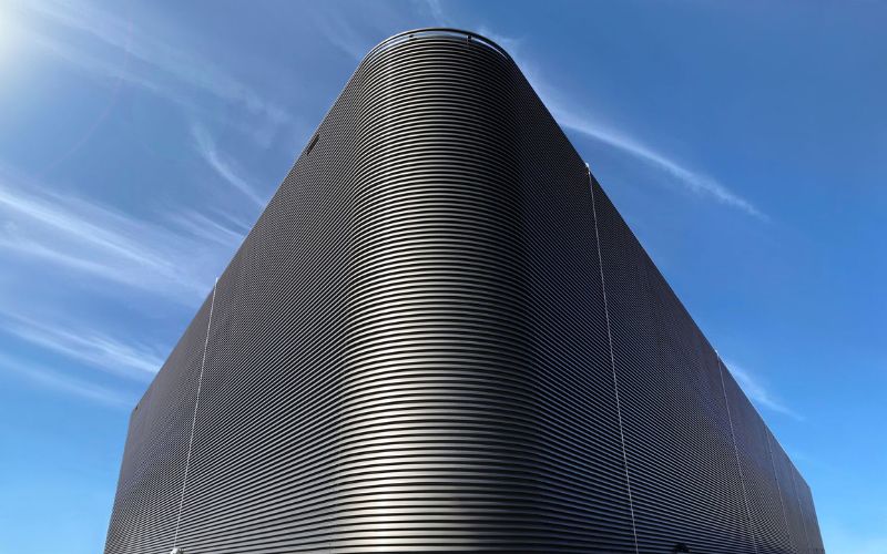 Linius : Bardage à ventelles filantes en aluminium - Batiweb