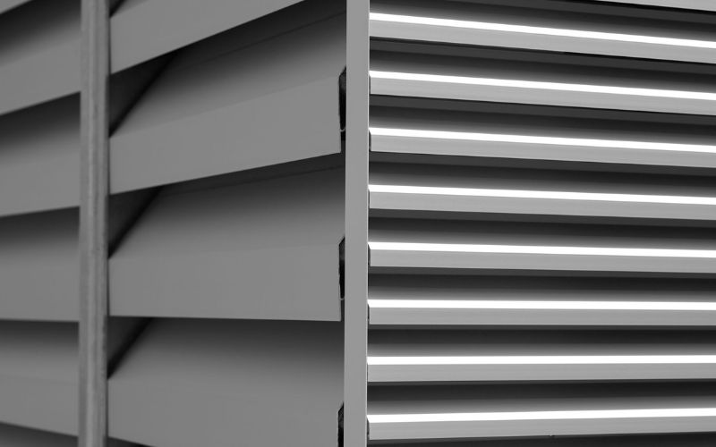 Linius : Bardage à ventelles filantes en aluminium - Batiweb