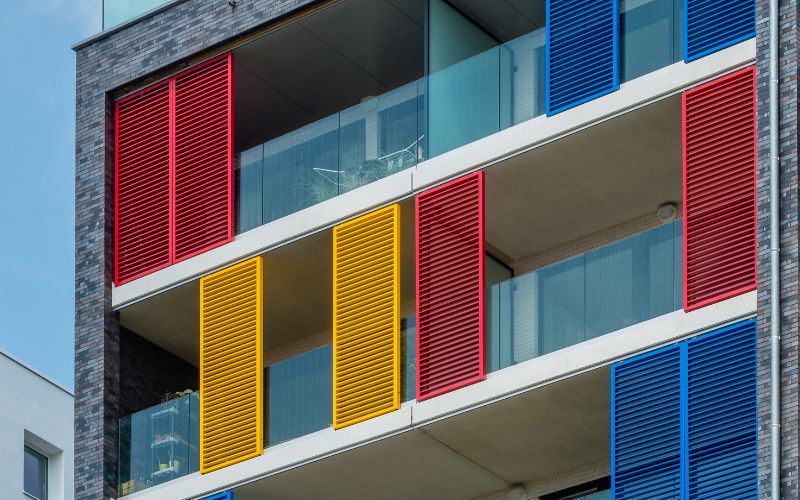 Loggia : Panneaux de protection solaire - Batiweb