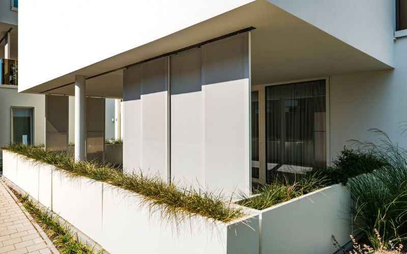 Loggia : Panneaux de protection solaire - Batiweb