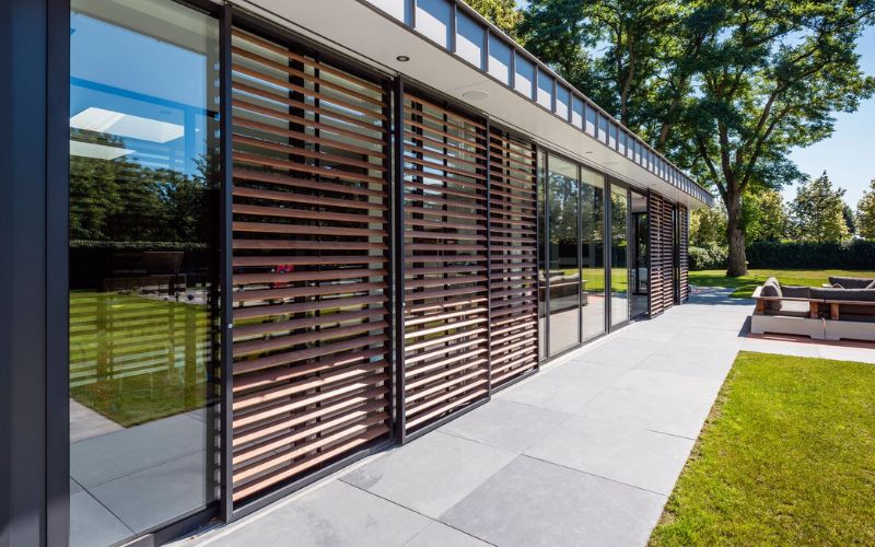 Loggia : Panneaux de protection solaire - Batiweb