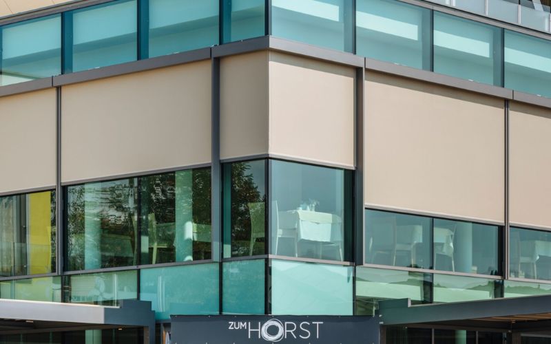 Panovista : Store d'angle sans coulisses - Batiweb