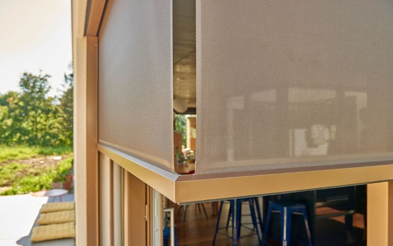 Panovista : Store d'angle sans coulisses - Batiweb